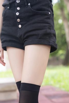 (Película de Rabbit Play) – El campo de los pantalones calientes de mezclilla negra (40p)