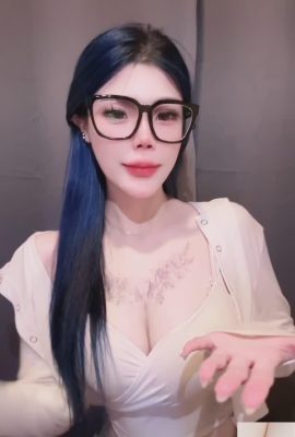 La pequeña bruja «Piaopiao» tiene una figura de éxtasis (21p)