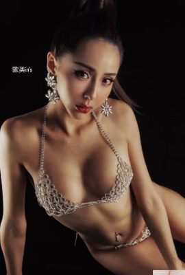 Los senos completos desbordan la perspectiva malvada de la extrema tentación de «Susan» (25p)