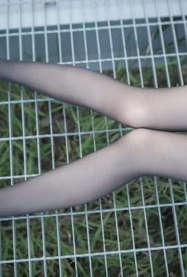 (Rabbit juega con películas) – Naughty Black Silk Girl (50p)