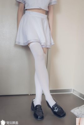 (Rabbit juega con películas) – White Sailor’s Small Field (40p)