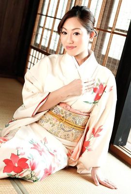 Kitayama Kanna: Hermosa mujer en la fuente sexual (26p)