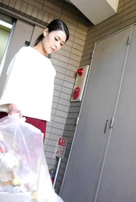 Juguetona niña de sujetador del vecindario que saca la basura por la mañana Yamanaka Reiko (15p)