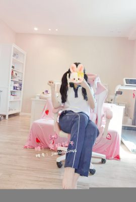 Galletas de pinza en el pecho-Uniforme escolar (64p)