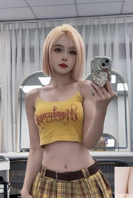 La figura delgada es tan tentadora que «Momo» y la piel clara se complementan entre sí (10p)