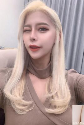 Blanco, regordete, venas azules y grandes senos «Han» miran duro (10p)