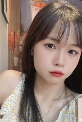 ¡Una foto genial de una hermosa chica con una chica desnuda y expuesta! (14p)