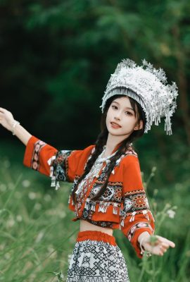 El estudiante de Miao College está volado al elefante volador (23p)