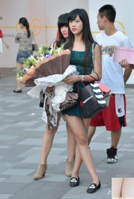 (Colección en línea) Fotografía callejera de mujeres hermosas con medias llamativas 1 (70p)