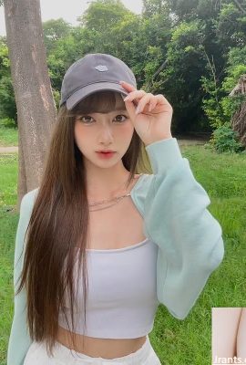 La chica bonita con ojos eléctricos exuda un ambiente hermoso y es sexy y caliente en todo su cuerpo (11p)