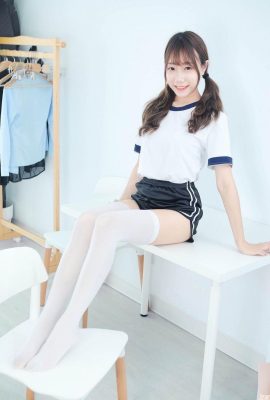 «Qiaoqiao» tiene un cuerpo súper hermoso con una hermosa pierna + una falta en las nalgas (10p)