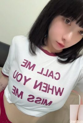 La bonita niña «petidi» muestra sus hermosas curvas de cuerpo y atrae tentación llamativa (10p)