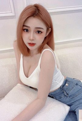 La dulce modelo «Mila» no puede cubrir sus senos y llena de figuras malvadas y liberarla (10p)