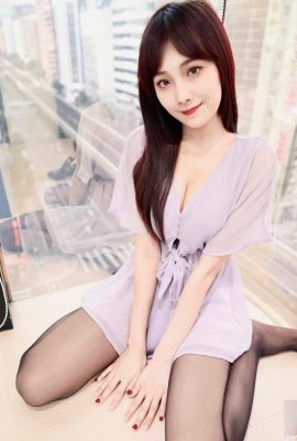 El temperamento de «nieve» de la niña bonita es pequeño y fresco, y sus hermosas piernas de alta calidad son súper blancas y tiernas (10p)