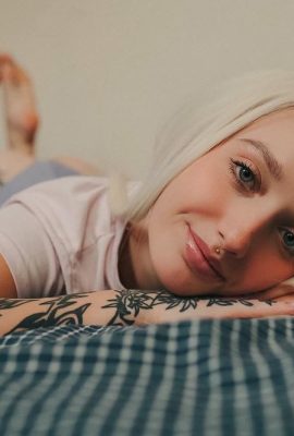 (Suicide Girls) 01 de junio de 2025 – Thelolaboop – Ojos del dormitorio (42p)