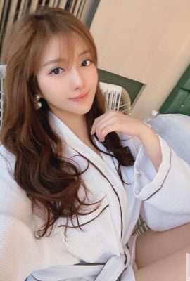 El dulce modelo «Ou Yongyi» tiene una cara pura e inocente con hermosos senos y una buena figura (10p)