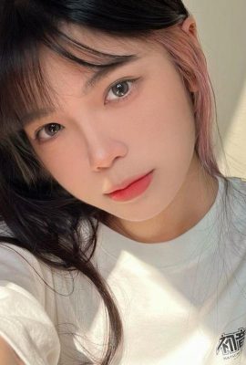 La chica de al lado está tan entusiasmada con su temperamento y belleza (10p)