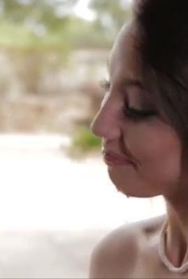 No es suficiente follar a la mejor anfitriona, y tendrás que desahogar a su pequeña sirvienta (19p)