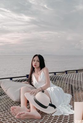 La chica sexy y linda «Moon» hace que la gente se sienta tan enojada (10p)