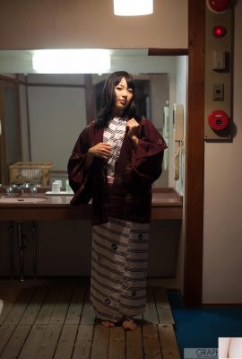 (por Acona) El cuerpo caliente está lleno de curvas redondas (46p)