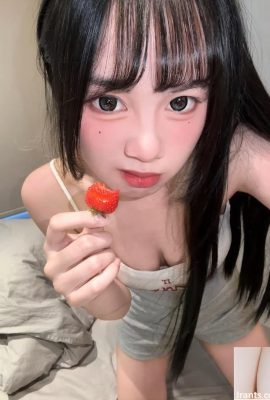 Super Hot Beautiful Girl «Little Deer» libera y tiene una figura seductora que se fija los ojos (10p)