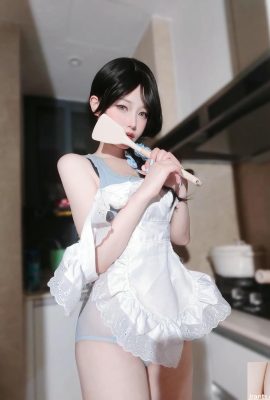 (Colección en línea) Protagonista femenina K – Fantasía suscribida en mayo de 2024 (129p)