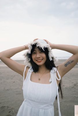 La apariencia dulce «Cemi» esconde el cuerpo de curvas calientes es seductor (10p)