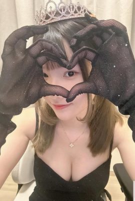 «Lily Yim» es un placer para la vista con hermosos pechos y surcos profundos que no se pueden ignorar (10P)