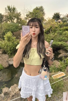 La glamorosa modelo «Jiujiu» tiene profundos ojos eléctricos y una figura irresistible (10P)