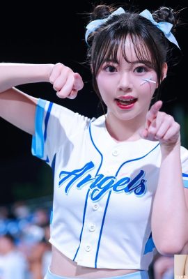 «Belle» es una chica temperamental con pechos grandes y redondos. Se ve tan fragante en las fotos (10P)