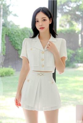 Hermoso vestido de verano para hermana de piernas largas.