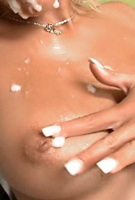 Una pelea iniciada por un negro lamiéndole el ano (15P)