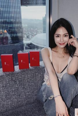 ¡La dulzura está fuera de serie! Claire Wu Youxi libera un poder ilimitado, su bikini color melocotón y su sonrisa derretirán tu corazón. ¿Quién puede resistirse a esta apariencia? (13P)