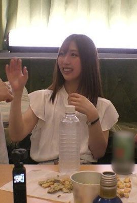 Un vídeo del mal comportamiento de una oficinista que se pasó a antiguos compañeros de trabajo que habían aceptado tomar una copa en casa después del trabajo. (10P)