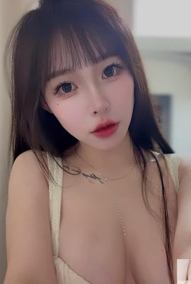 Los hermosos y regordetes pechos de «Xiao Zhen» no pueden ocultar el surco profundo, tan seductores (10P)