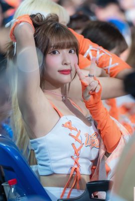 ¡Qué calor hace el estadio! Las siete dulces miradas de Linse y el índice de atractivo de la diosa animadora de pelo largo rompen las listas (15P)